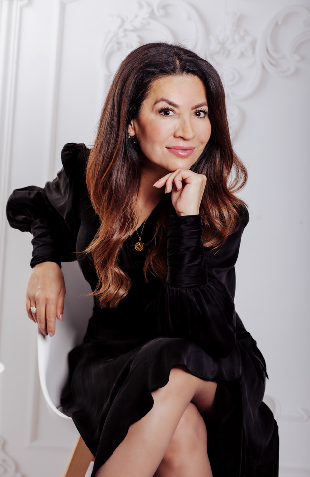 Ayten Portrait 01